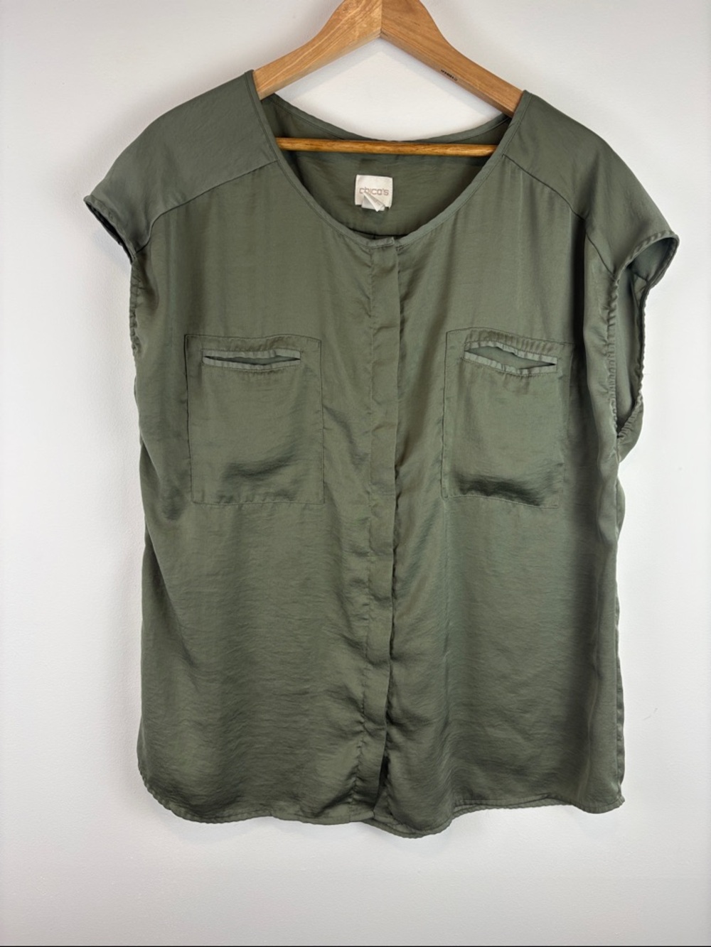 Chicos Blouse Sz 2 L Silk Blend Olive Green Short Sleeve Hidden Button Womens